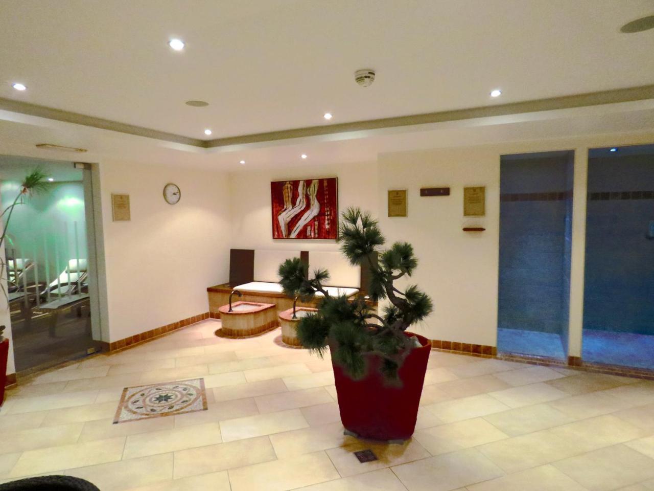 Hotel Hirlanda Zuers Bagian luar foto