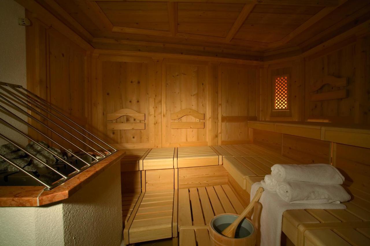 Hotel Hirlanda Zuers Bagian luar foto